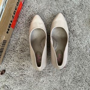 Pale pink heels, size 7